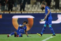 انتقاد شدید روزبه چشمی از داوری و VAR پس از تساوی استقلال مقابل هوادار