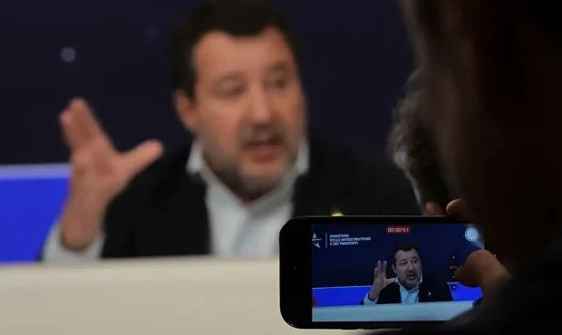 پاریس سفیر ایتالیا را احضار کرد؛ جنگ لفظی ماتئو سالوینی علیه امانوئل ماکرون
