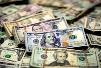 دلار ۱۰۰ هزار تومانی و فشار مضاعف بر معیشت ایرانیان