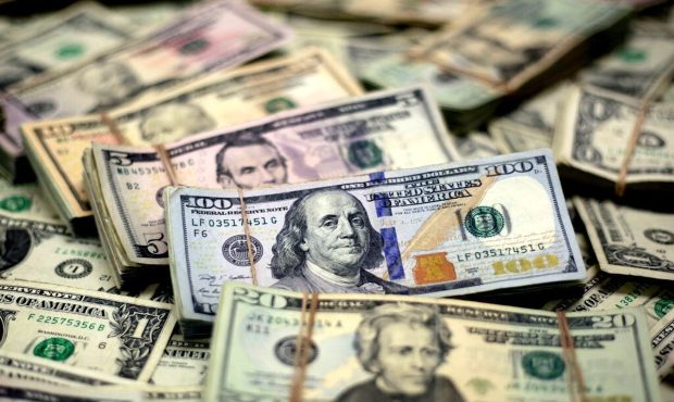 دلار ۱۰۰ هزار تومانی و فشار مضاعف بر معیشت ایرانیان