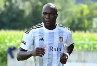 عقب‌نشینی هاشمیان، وینسنت ابوبکر را به پرسپولیس نزدیک کرد