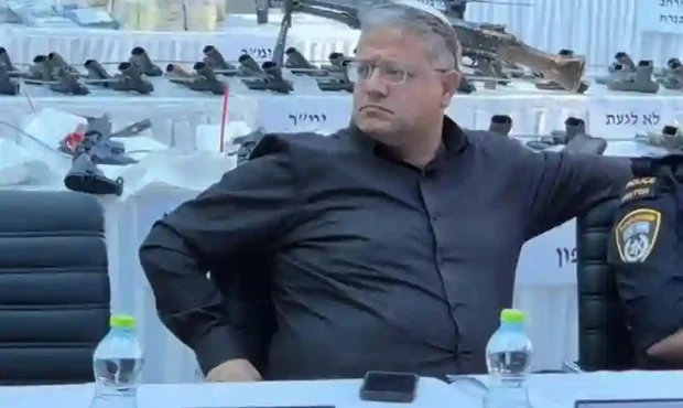 سقوط پهپاد در نزدیکی منزل بنگویر در الخلیل سقوط پهپاد در نزدیکی منزل بنگویر در الخلیل