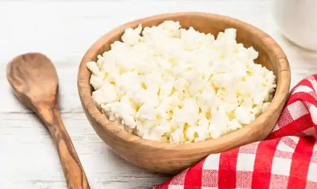 پنیر کاتیج چیست و چه ویژگیهایی دارد؟ پنیر کاتیج چیست و چه ویژگیهایی دارد؟